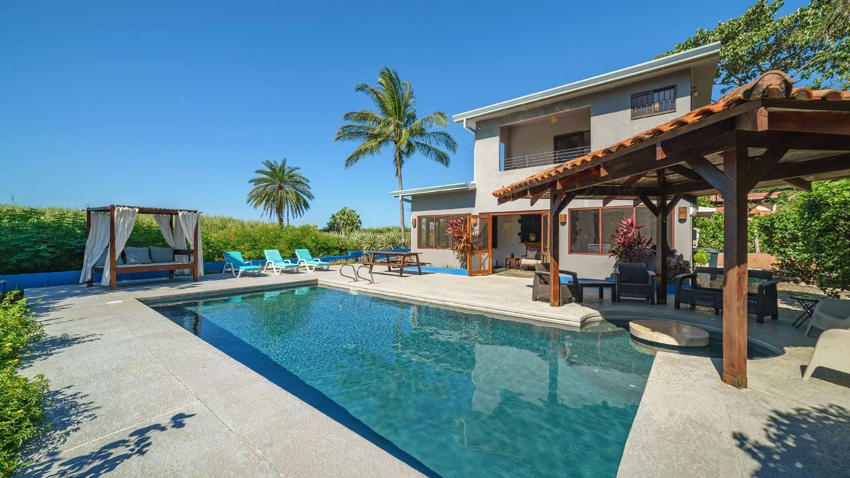 Junquillal House | Tranquil beachfront home with pool and high speed internet - Punta Paraiso