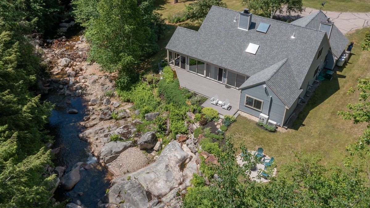 Thornton House | Tranquil Brookside Retreat in The Whites with A/C, WiFi