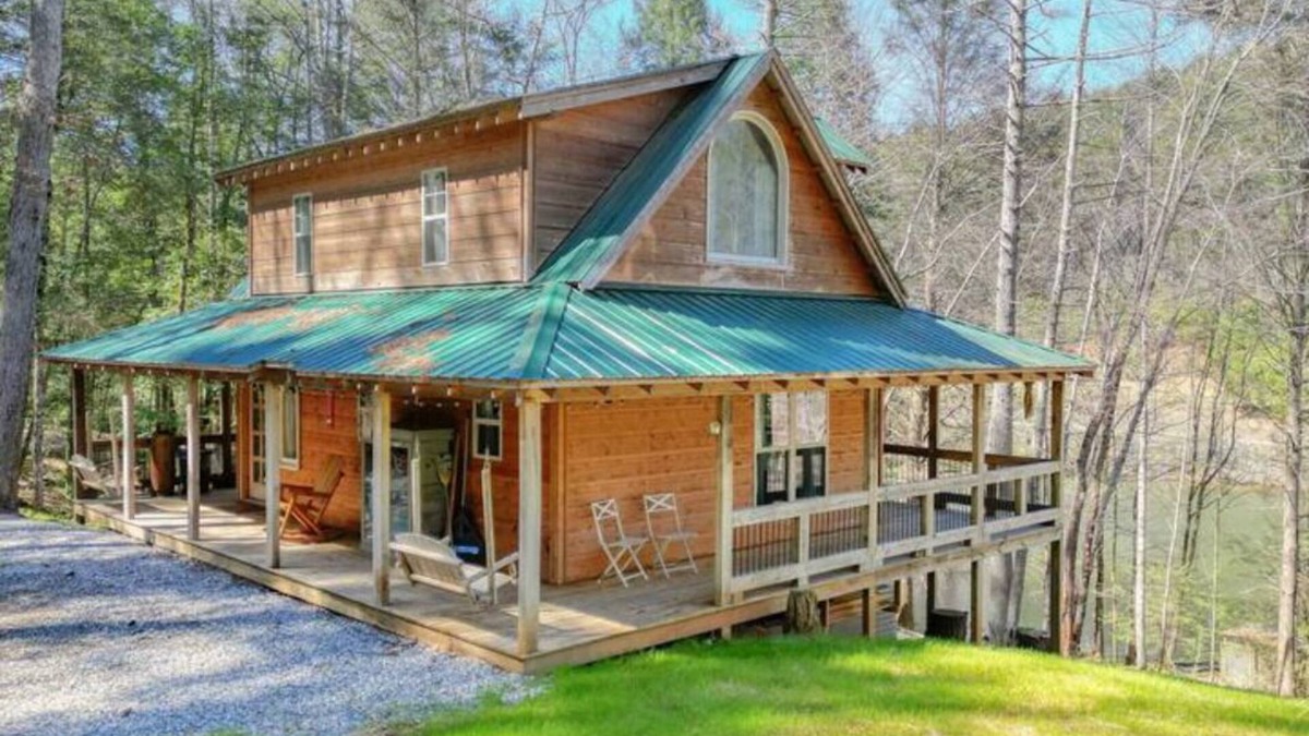 Suches Cabin | Tranquil Cabin in Appalachian Mountains - Dog Friendly