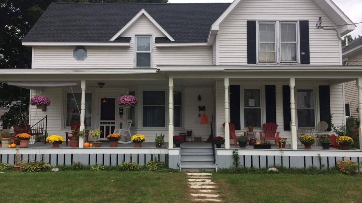 Greenwich House | Tranquil Country Home with Small Town Charm