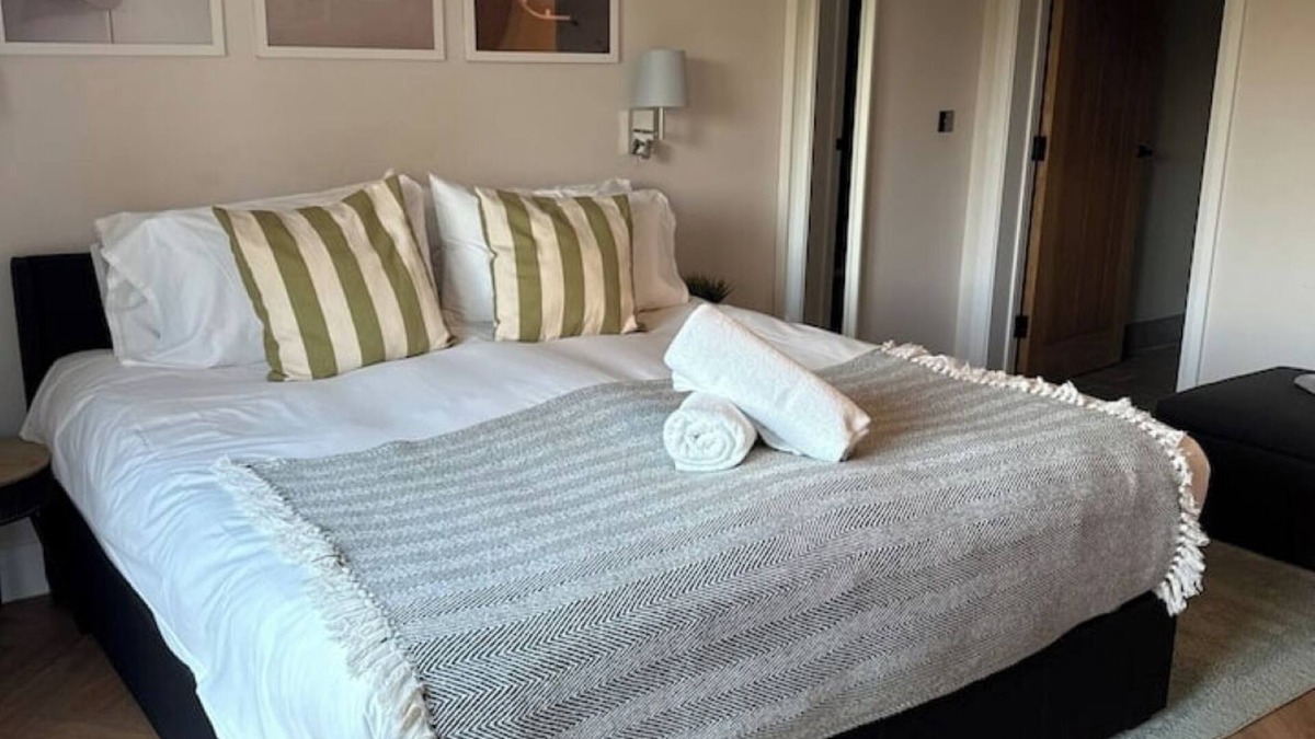 Bozeat House | Tranquil Country Retreat with 3 Private Ensuite Rooms