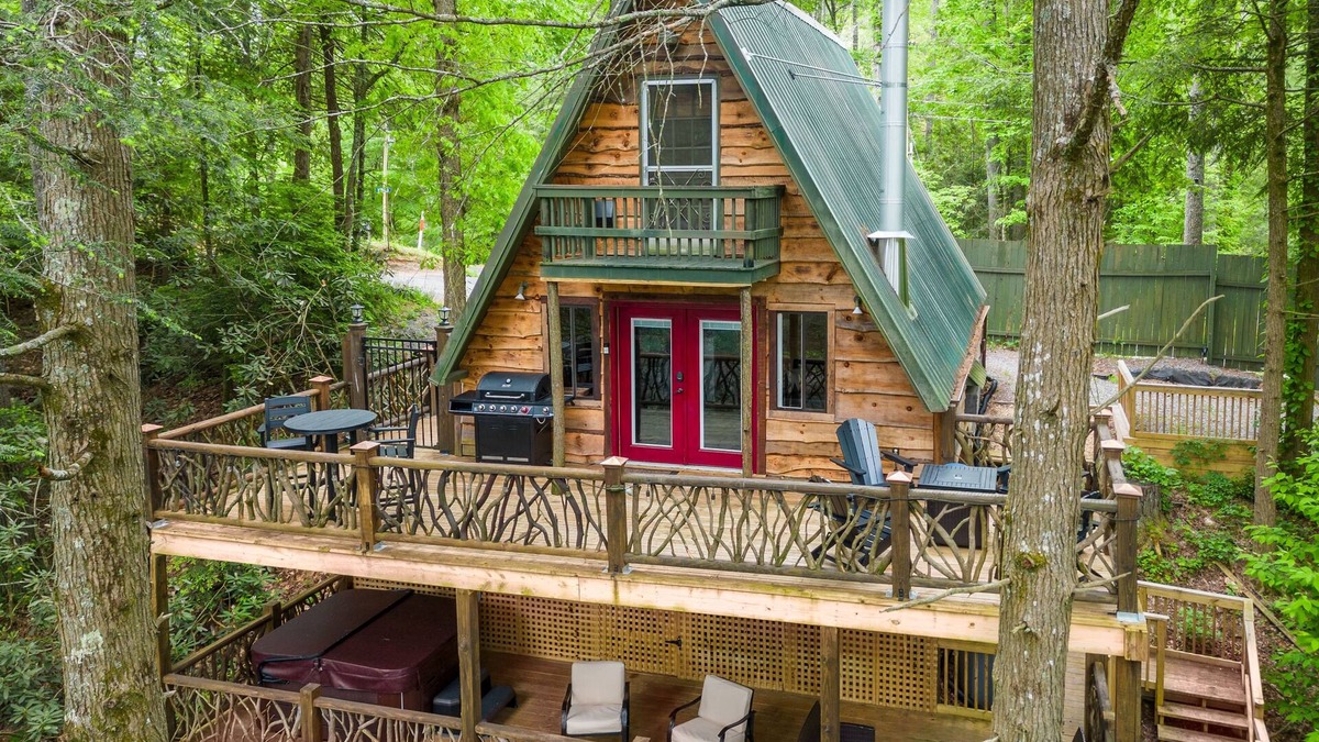 Cashes Valley Cabin | Tranquil Creek View A-frame Cabin