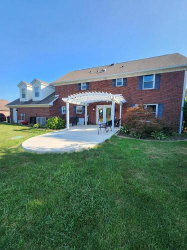 Indianapolis House | Tranquil Escape on 1 Acre Near Eagle Creek