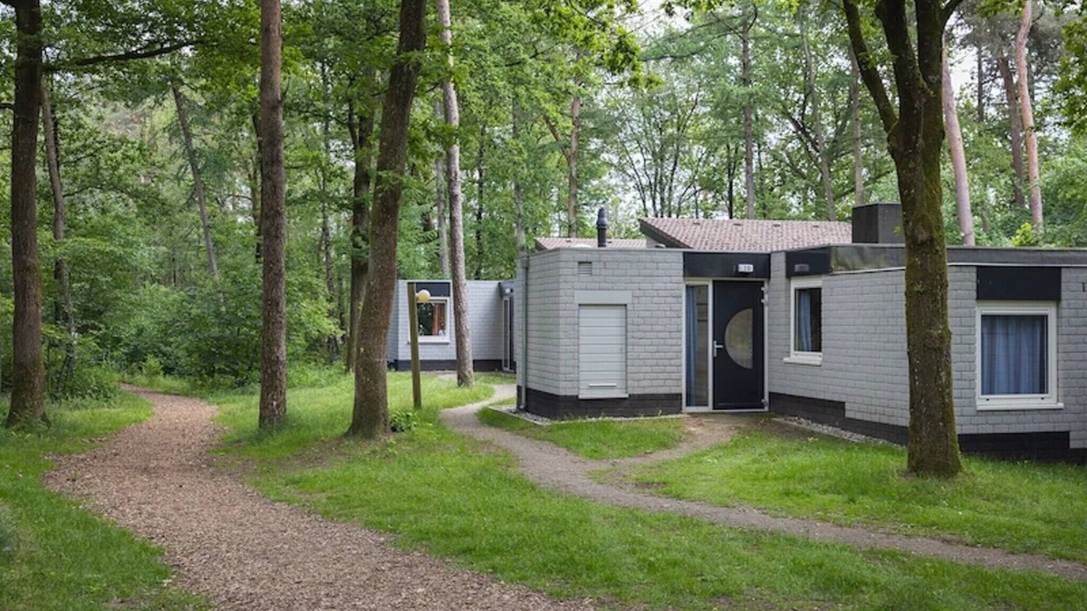Kootwijk House | Tranquil forest bungalow for couple