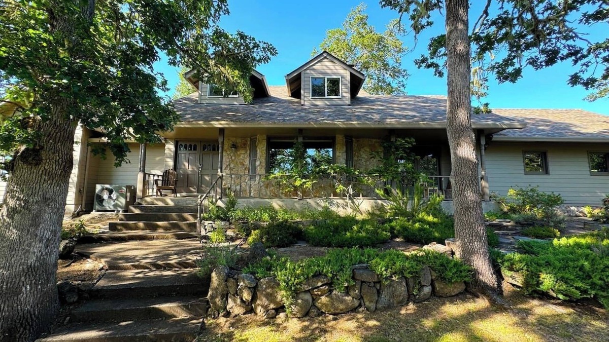 Eugene House | Tranquil Forest Hills House