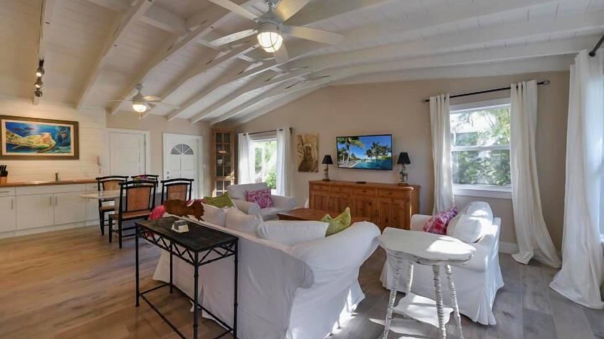 Islamorada House | Tranquil Garden View One Bedroom Cottage with Pool and Boat Basin on a Beautiful Oceanfront Prope.