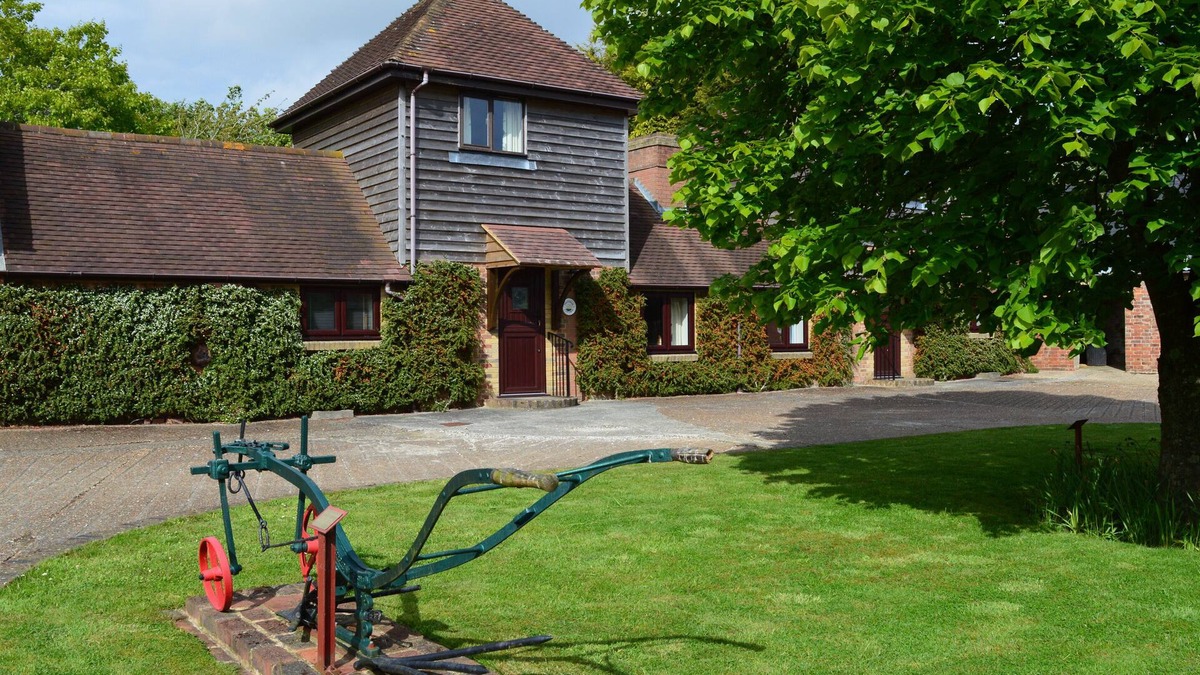 St Leonards-On-Sea Cottage | Tranquil, well-equipped Cottage in historic '1066 Country'.