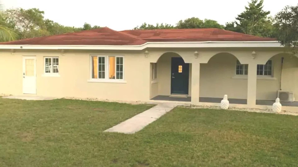 Gregory Town House | Tranquil getaway. Historic, Tourist sites, and Beach about 5 minutes away.