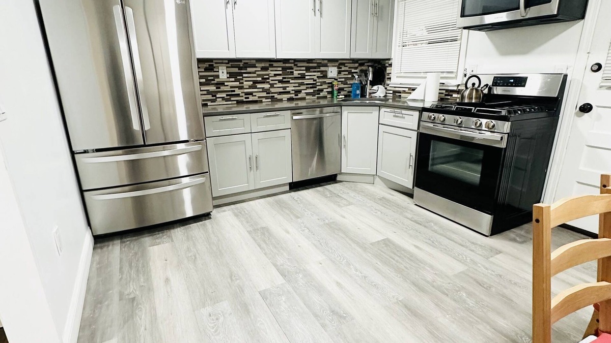 Hempstead House | "Tranquil Getaway: Stay Serenity in Suburban Bliss!"