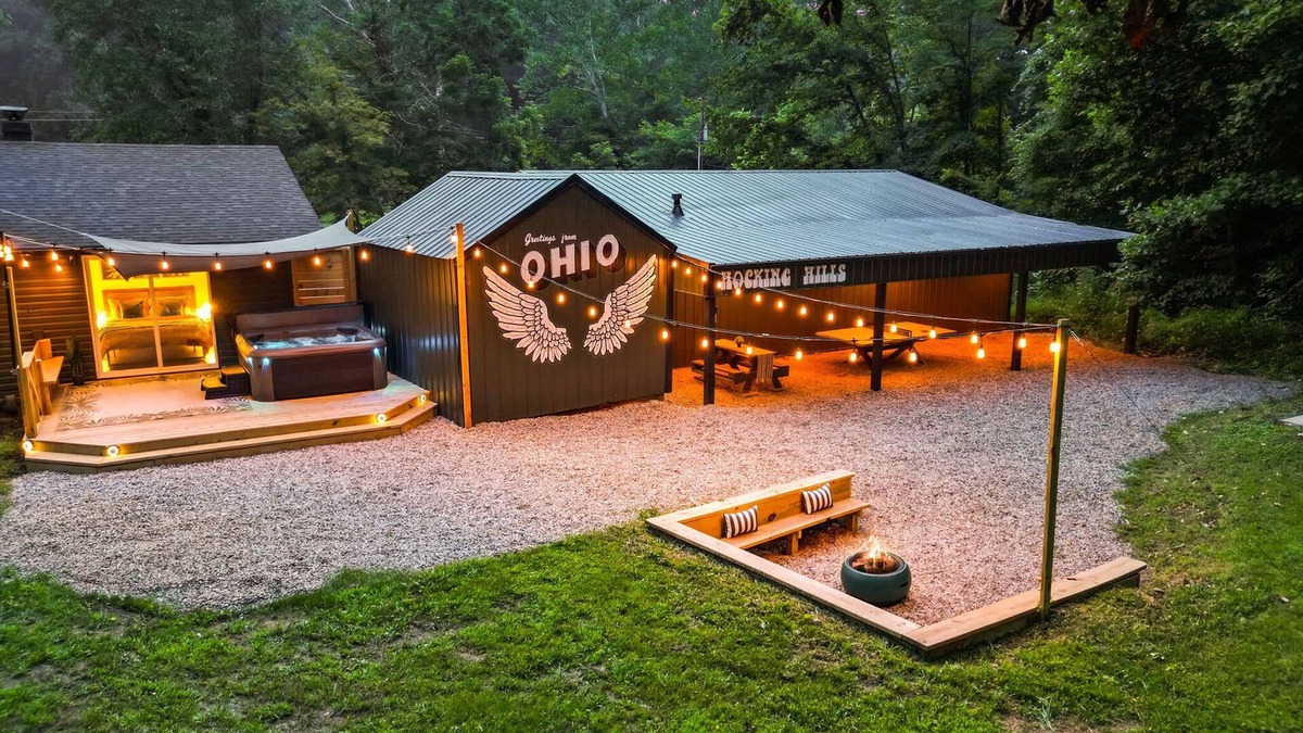 South Bloomingville Cabin | Tranquil Hocking Hills Cabin For 4: Hot Tub, Games