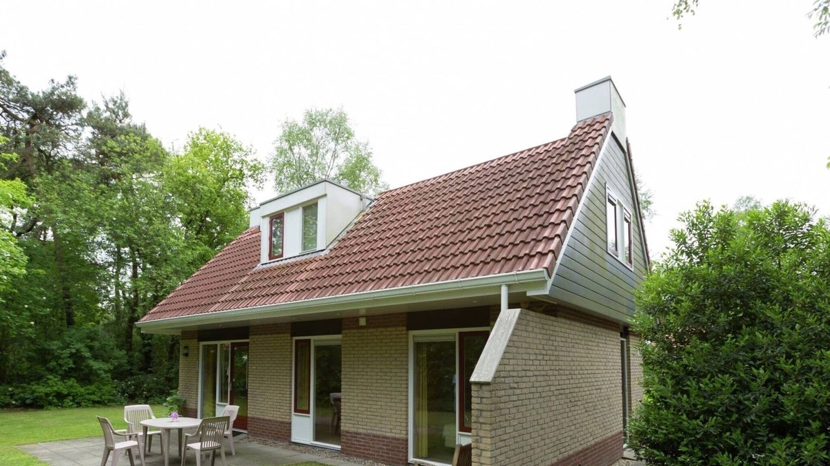 Lemele House | Tranquil Holiday Home in Lemele with Terrace