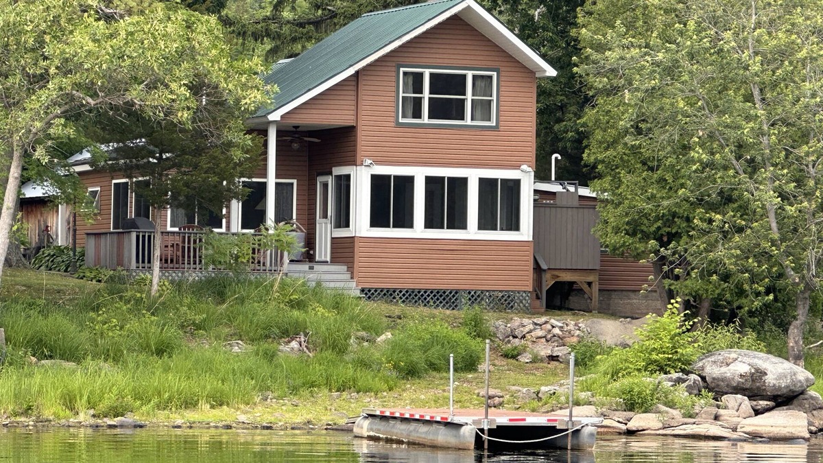Town of Macomb House | Tranquil lake front cabin on Black Lake