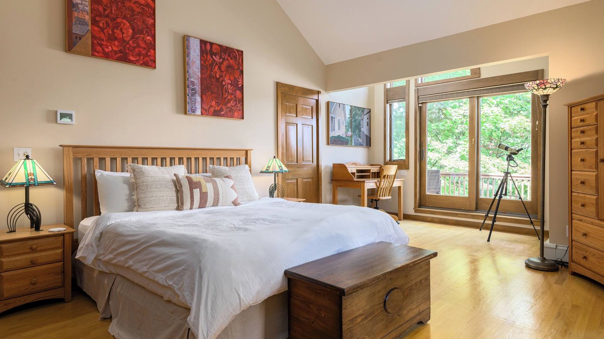 Putnam Valley House | Tranquil LakeFront Lodge w/Private Beach