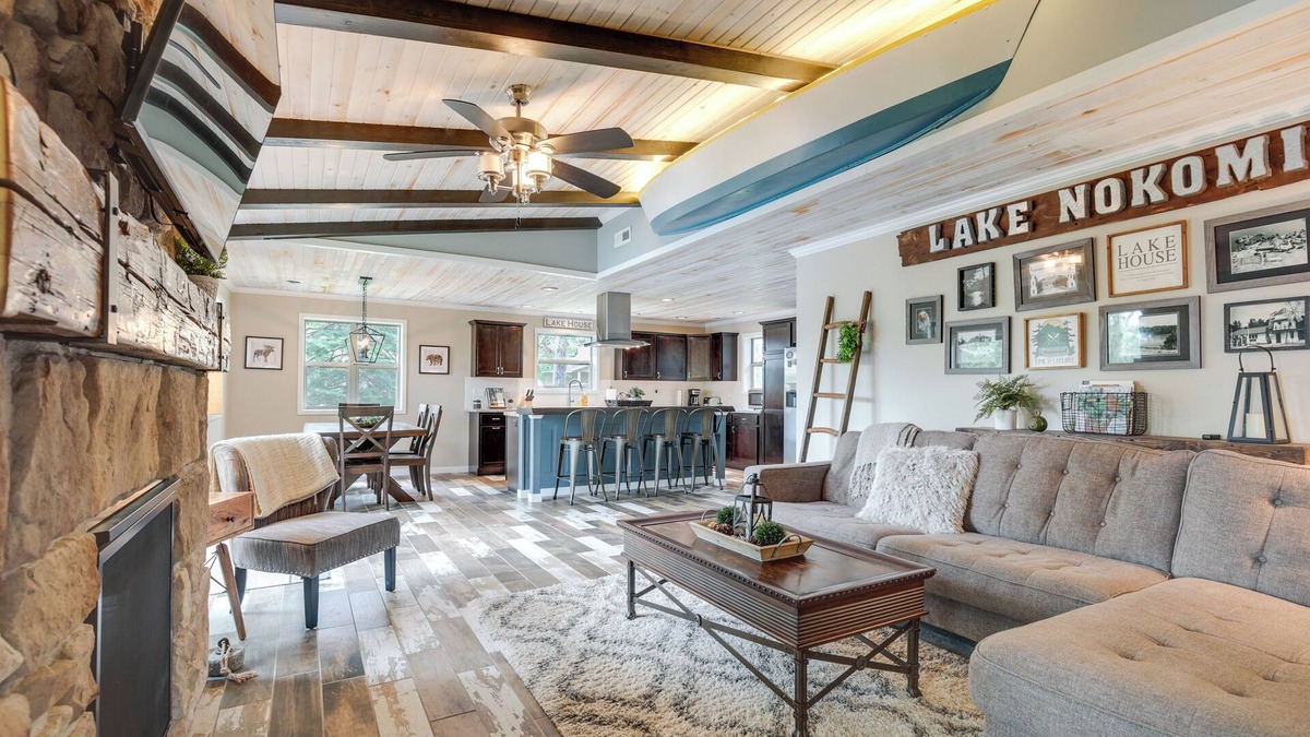 Tomahawk Cabin | Tranquil Lakefront Cabin: Fire Pit, Grill & Patio