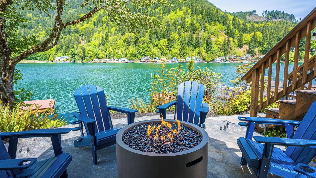 Port Angeles House | Tranquil Lakefront Escape - 3 bedroom Modern Cabin Retreat