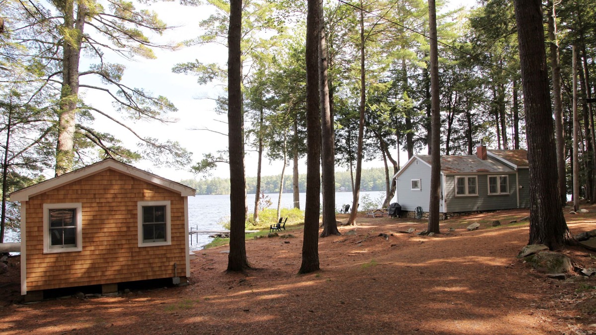 Searsmont House | Tranquil Lakeside Cabin