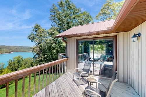 Eureka Springs House | Tranquil Lakeside Haven