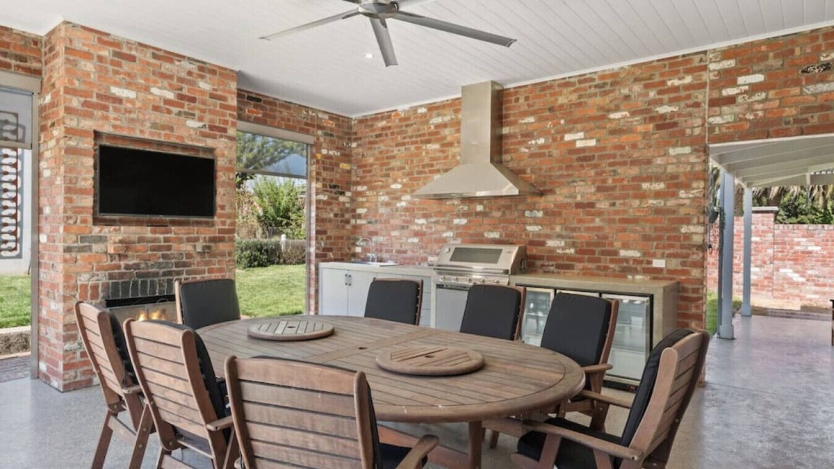 Golden Point House | Tranquil Luxury Near Sovereign Hill
