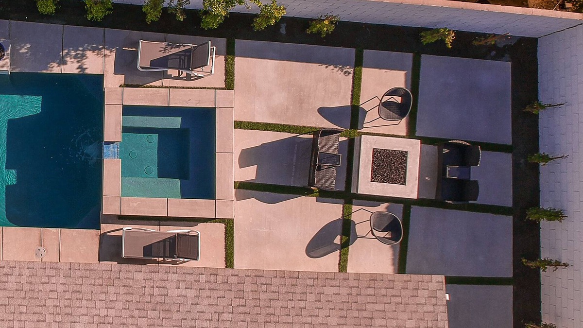 Indio House | Tranquil Luxury ~ Pool ~ Hot Tub ~ Game Room ~ Pkg