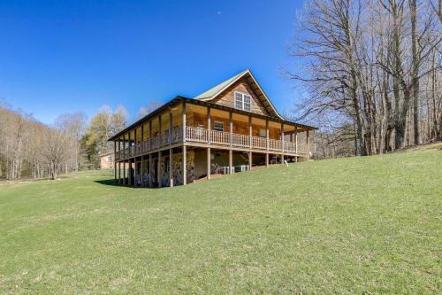 Damascus House | Tranquil Mountain Getaway in Troutdale Game Room!