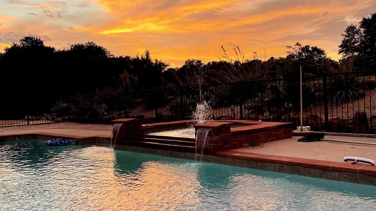 Parker Bed & Breakfast | Tranquil Neoclassical Bed & Breakfast near Southfork Ranch! Suite 1 & Suite 2