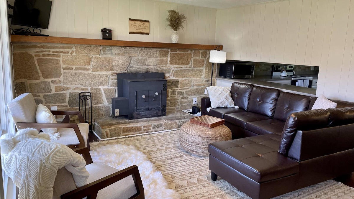 Todd House | Tranquil Paradise at Rich Mountain- Creek, birds and 15 Mins to Boone!