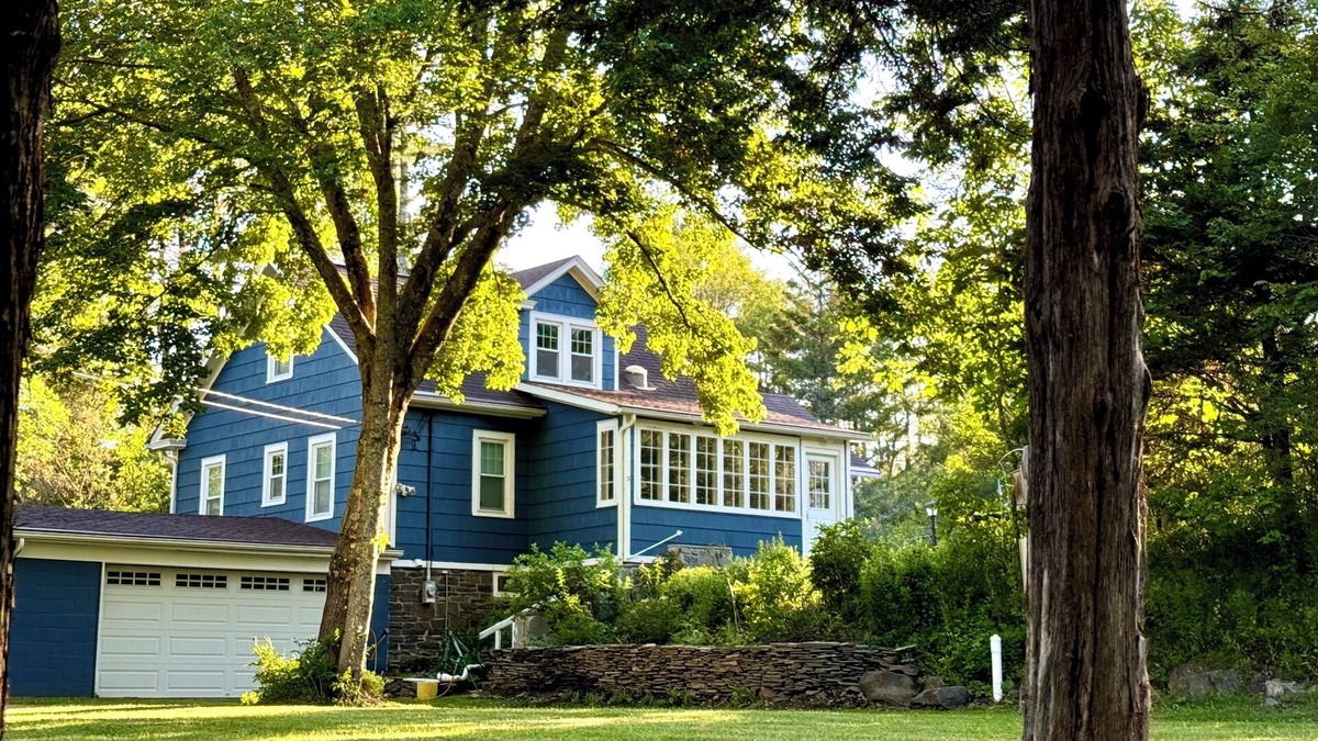 Saugerties House | Tranquil, private country paradise 4 family & friends: hot tub, fireplace, pets