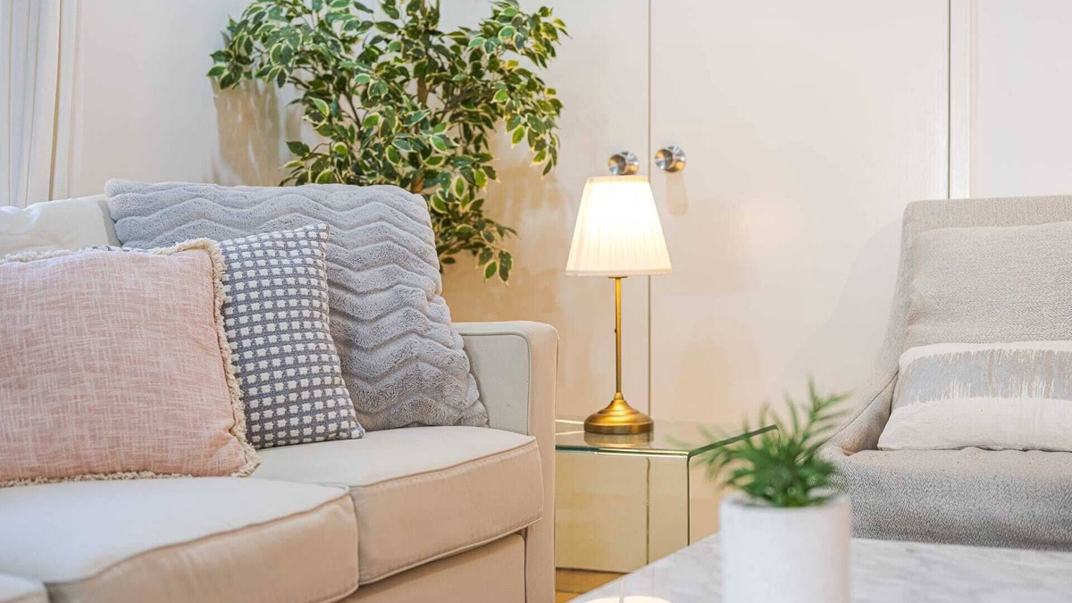 Roseville House | Tranquil Retreat in Roseville With Garden Oasis