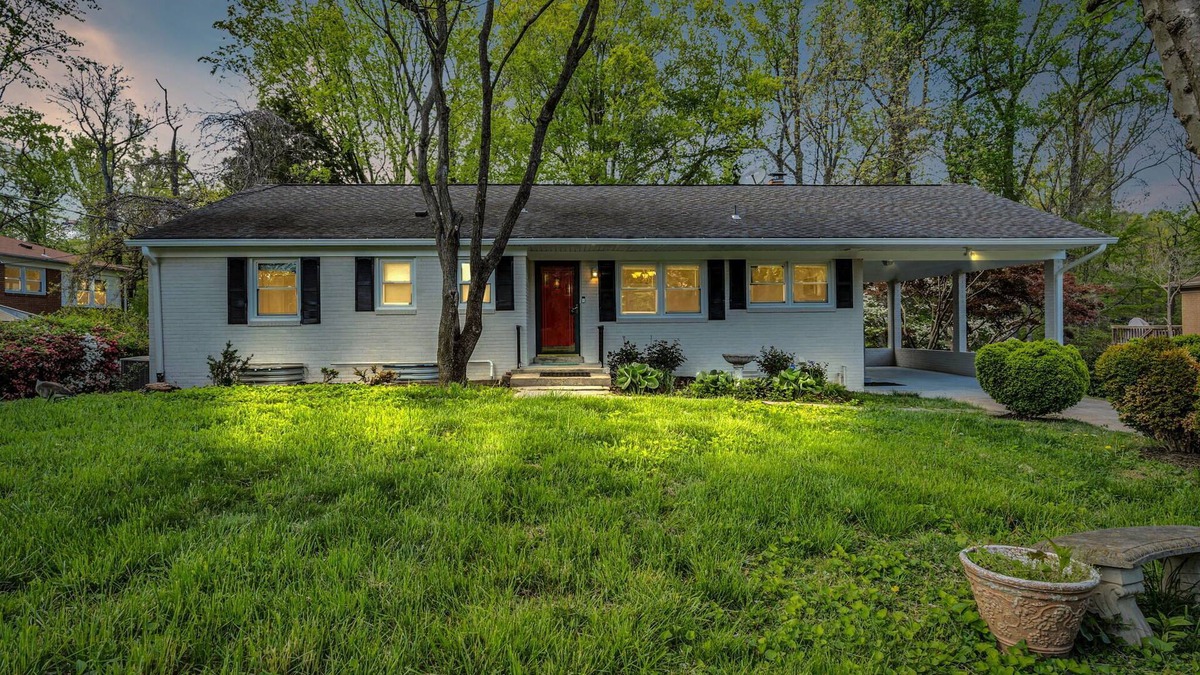 Mantua House | Tranquil retreat in Fairfax: your home away from home