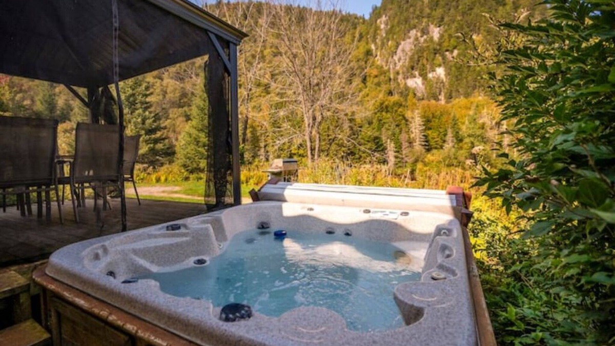 Saint-Raymond Cabin | Tranquil Riverfront Chalet with Hot Tub & Kayaks