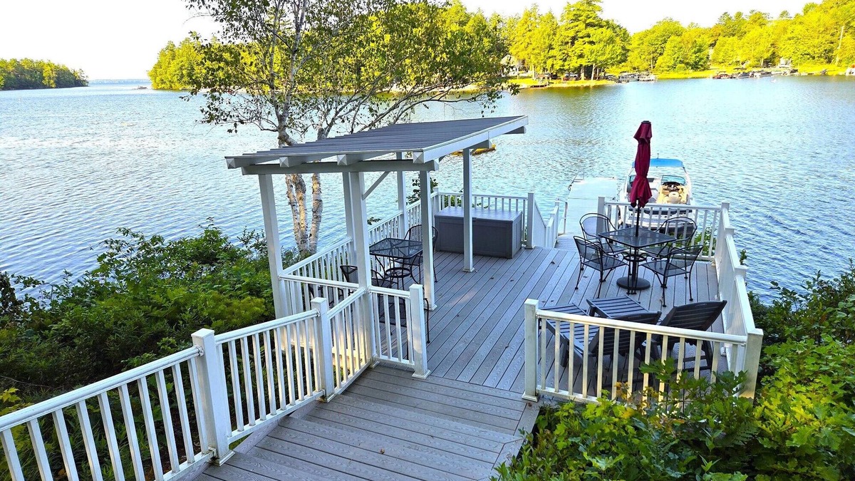 South Casco House | Tranquil, serene Sebago Lakefront House on 2 wooded acres - 300ft waterfront!