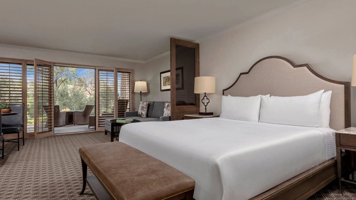 Rancho Bernardo Hotel | Tranquil Spa View Studio with Outdoor Firepit – Ultimate Relaxation Spot