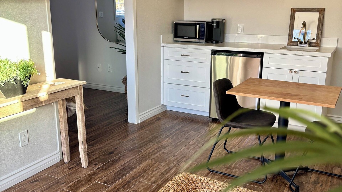 Thousand Oaks Apartment | Tranquil studio, private entrance, patio, Tesla charger, central Thousand Oaks
