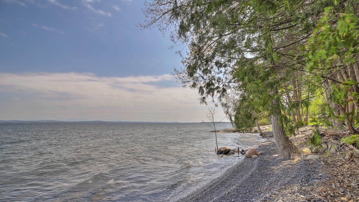 North Hero Apartment | Tranquil Studio w/Private Beach on Lake Champlain!