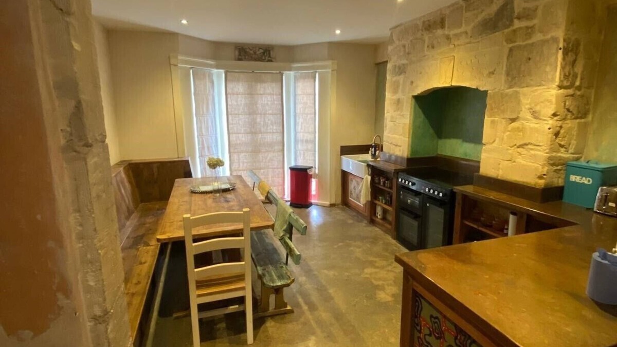 Upper Town House | Tranquil townhouse central Bath