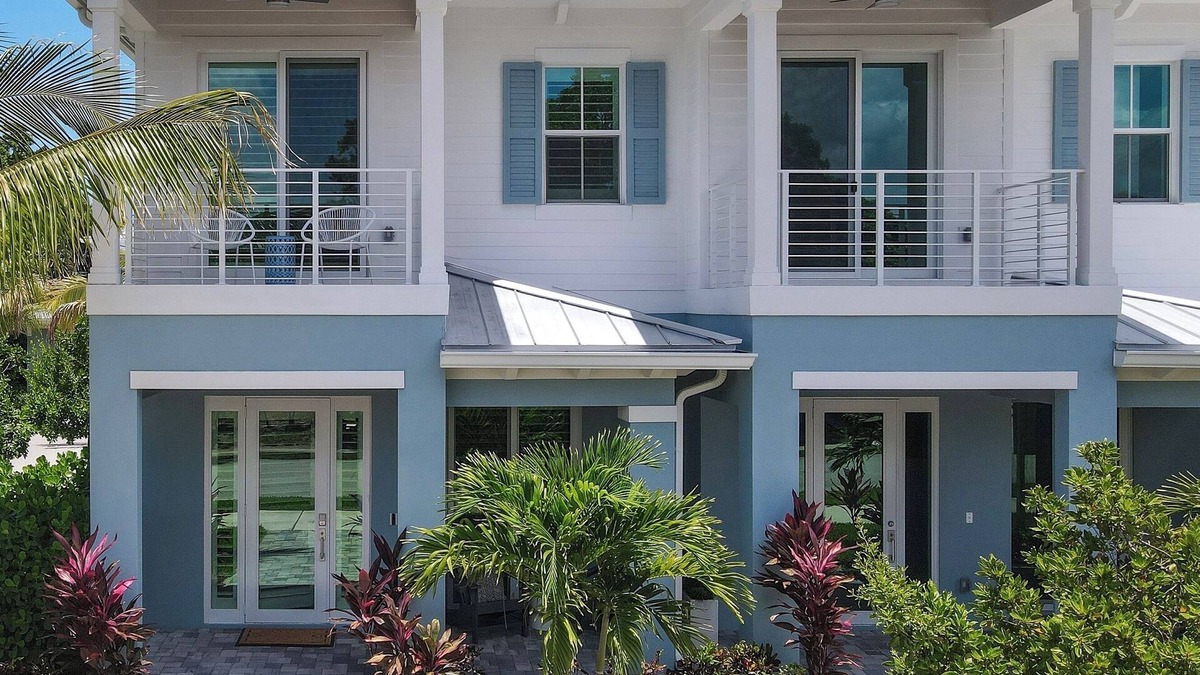 Stuart House | Tranquil Townhouse, Community Pool, Dock access, Waterfront Community!
