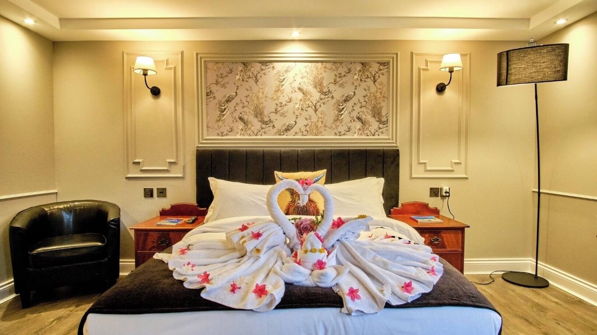 Tyndrum Hotel | Tranquil Tyndrum Lodge with Scenic Views, Garden Walks & Meals Included