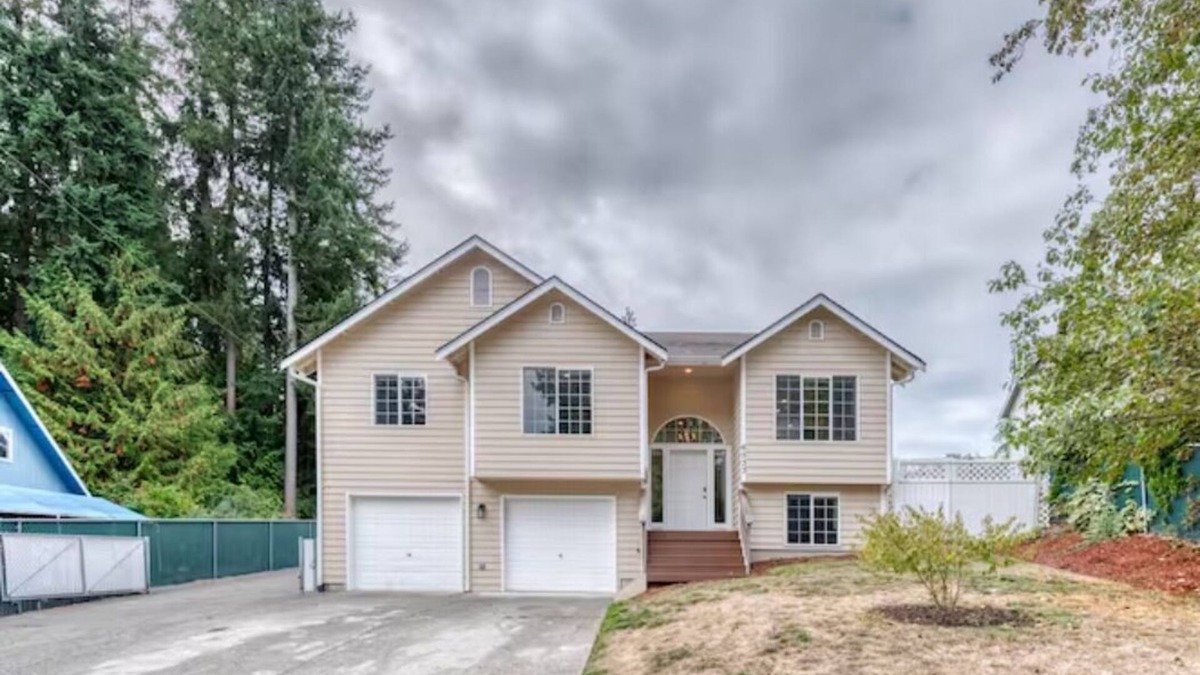 Bonney Lake House | Tranquil Urban Oasis in Bonney Lake