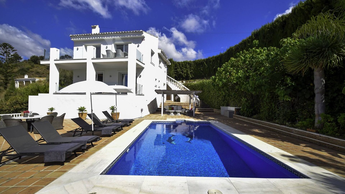 Urbanizacion el Rosario Villa | Tranquil Villa with Sea Views & Heated Pool!
