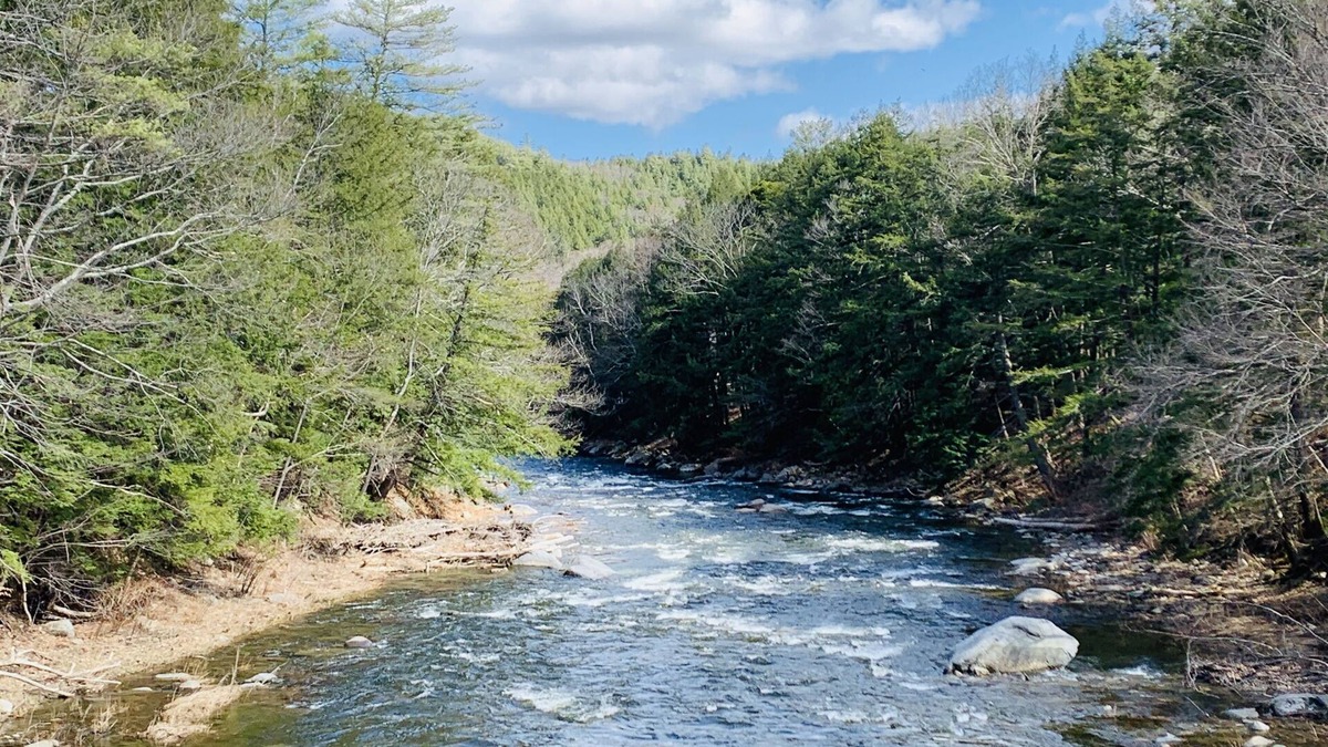 Amsden House | Tranquil VT River House
