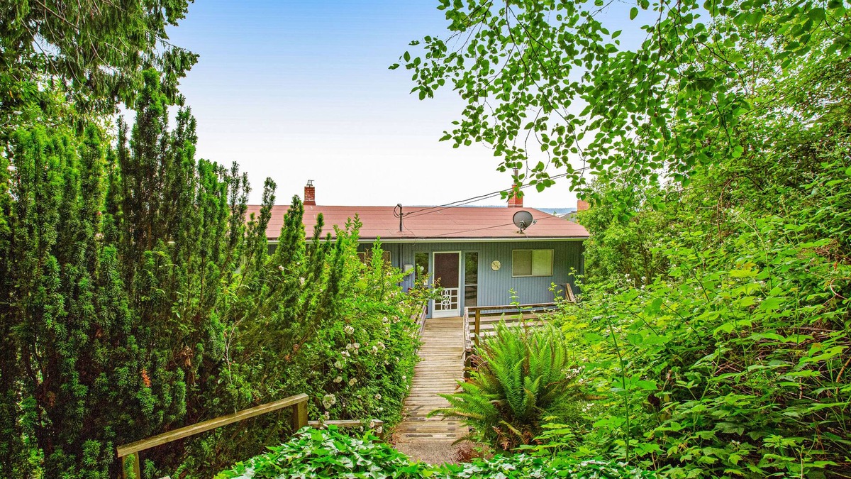 Bainbridge Island House | Tranquil waterfront getaway with inviting outdoor decks & beach access