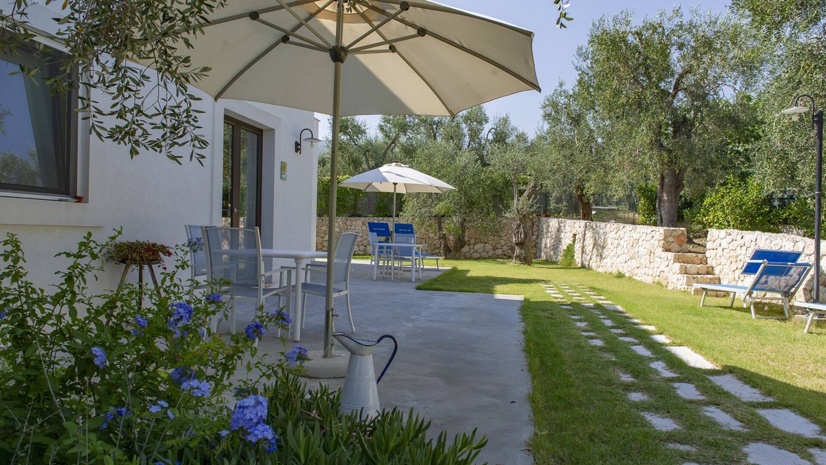 Mattinata House | Tranquility and comfort among ancient olive trees, near the sea.