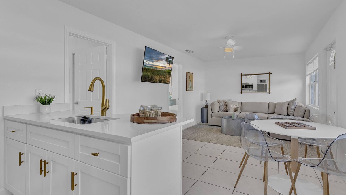 Rock Ridge House | Tranquility Beach escape-mnts to public Beach