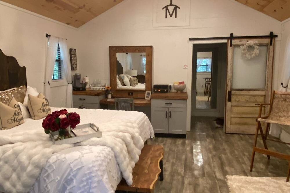 Valley View House | Tranquility Cabin - experience the wild wonders of Oak Meadow Ranch