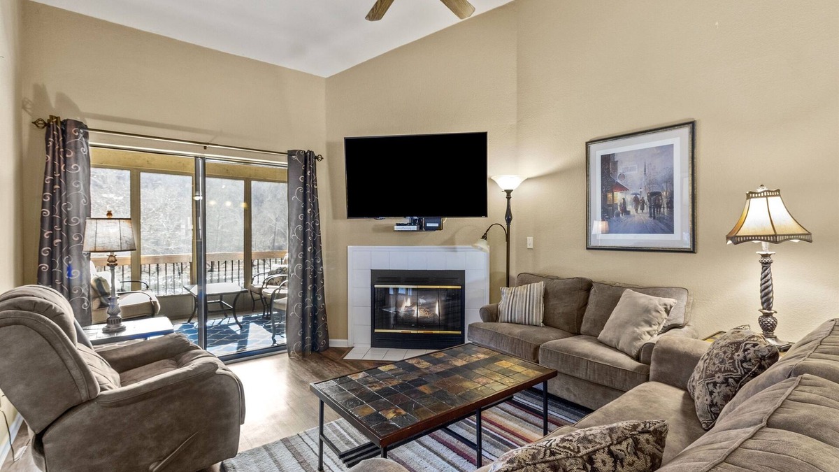 Table Rock Condo | Tranquility~Luxury Lakefront Condo~Pools~HotTub