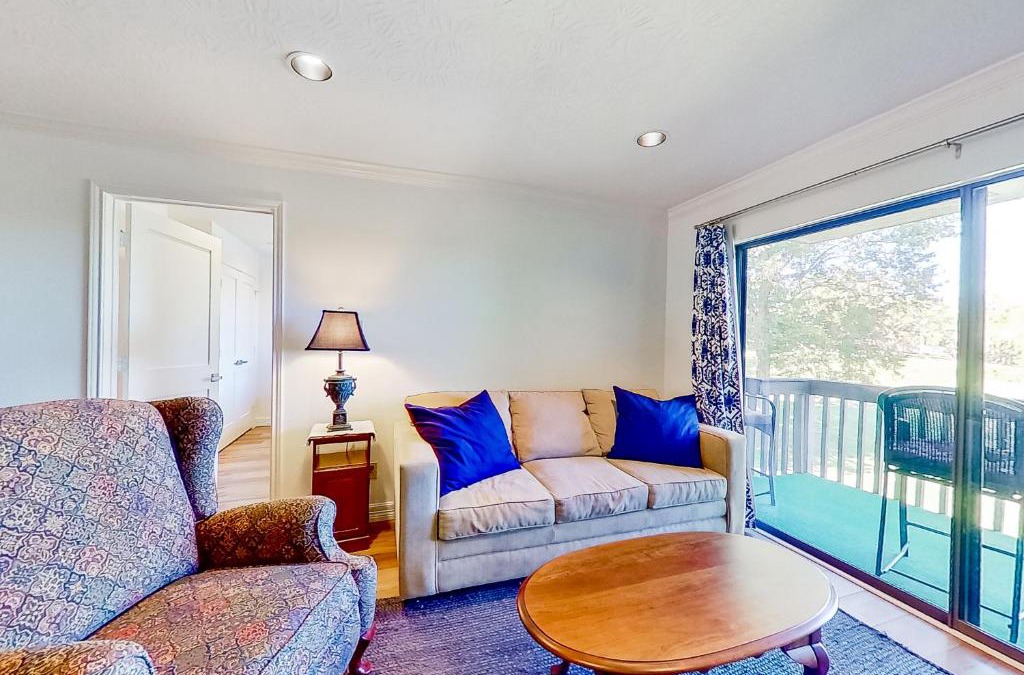 Walden on Lake Conroe Apartment | Tranquility on the Lake