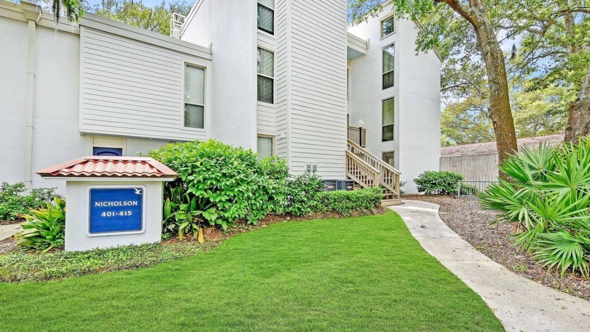Jekyll Island Condo | Tranquility Villa -quiet corner unit just steps away from the beach