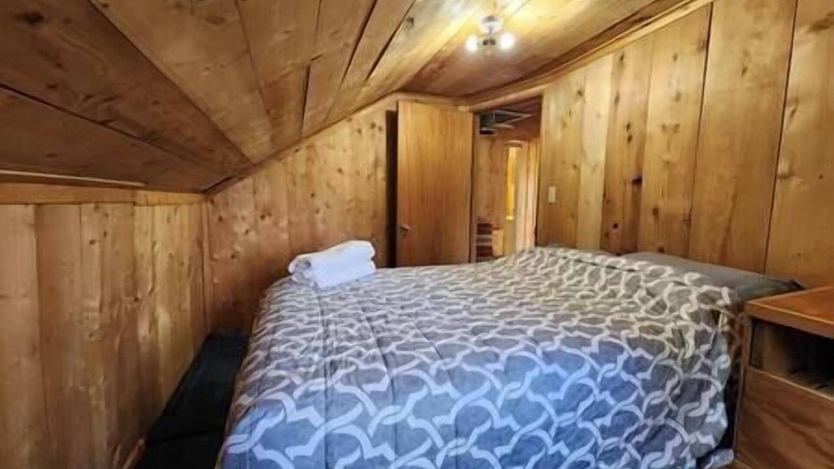 Kenny Lake Cabin | Trapper Cabin: Dog Friendly