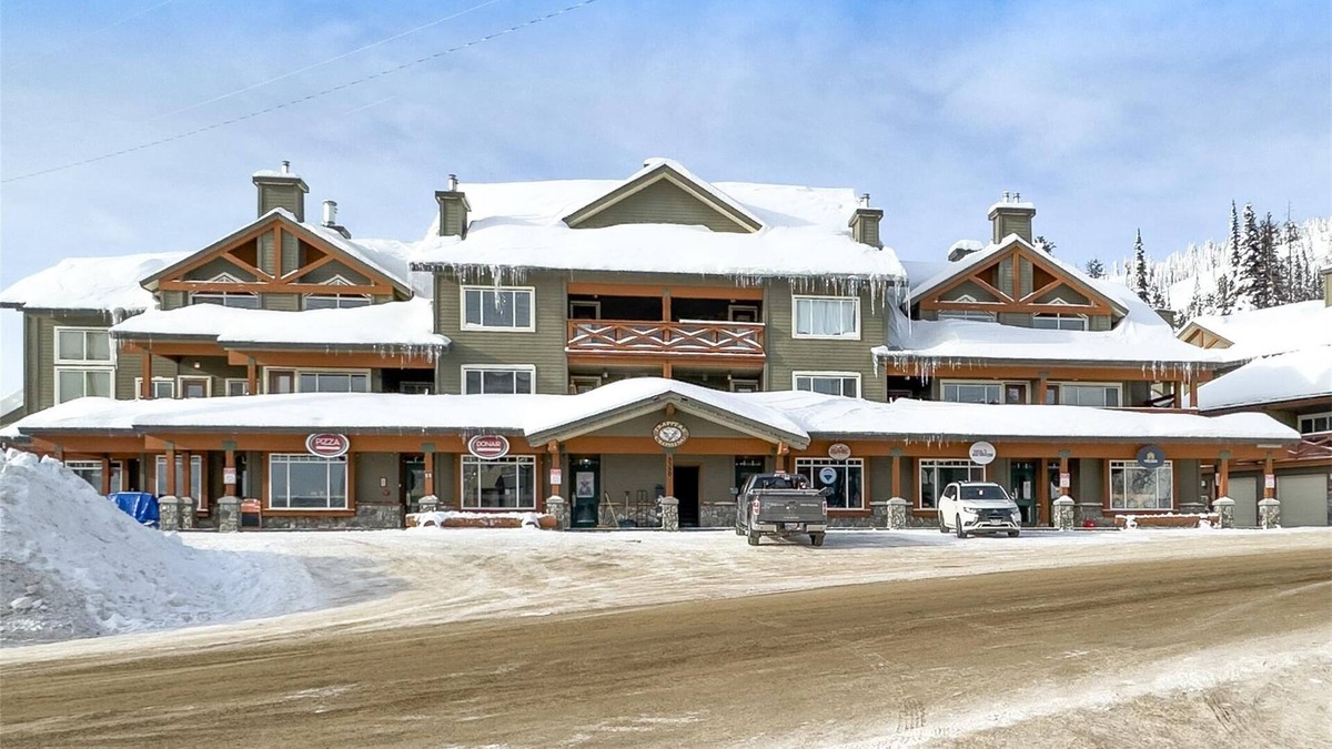 Black Mountain House | Trappers Crossing Big White Luxury Ski Condo - steps away from The Village