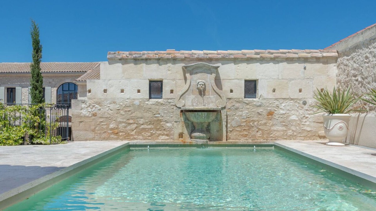 Fontvieille House | Trational and provencal farmhouse with heated pool and jacuzzi in Provence